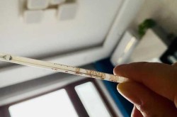 新冠全身燥热但体温不高，全身热但体温不高怎么回事