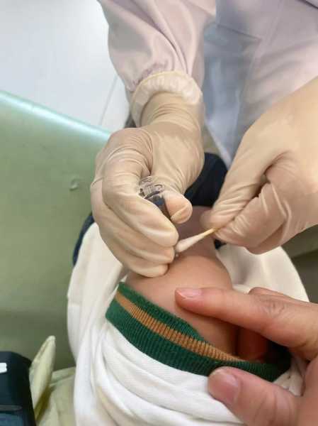 打完新冠疫苗发烧了怎么办，打疫苗引起的发烧怎么处理
