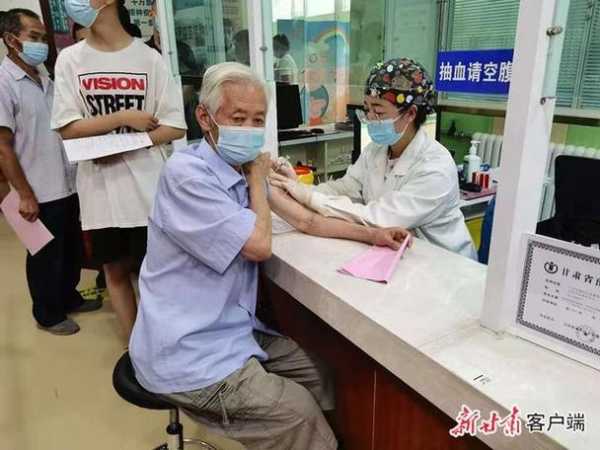 加强老年人新冠疫苗接种，社区60岁以上老人接种疫苗